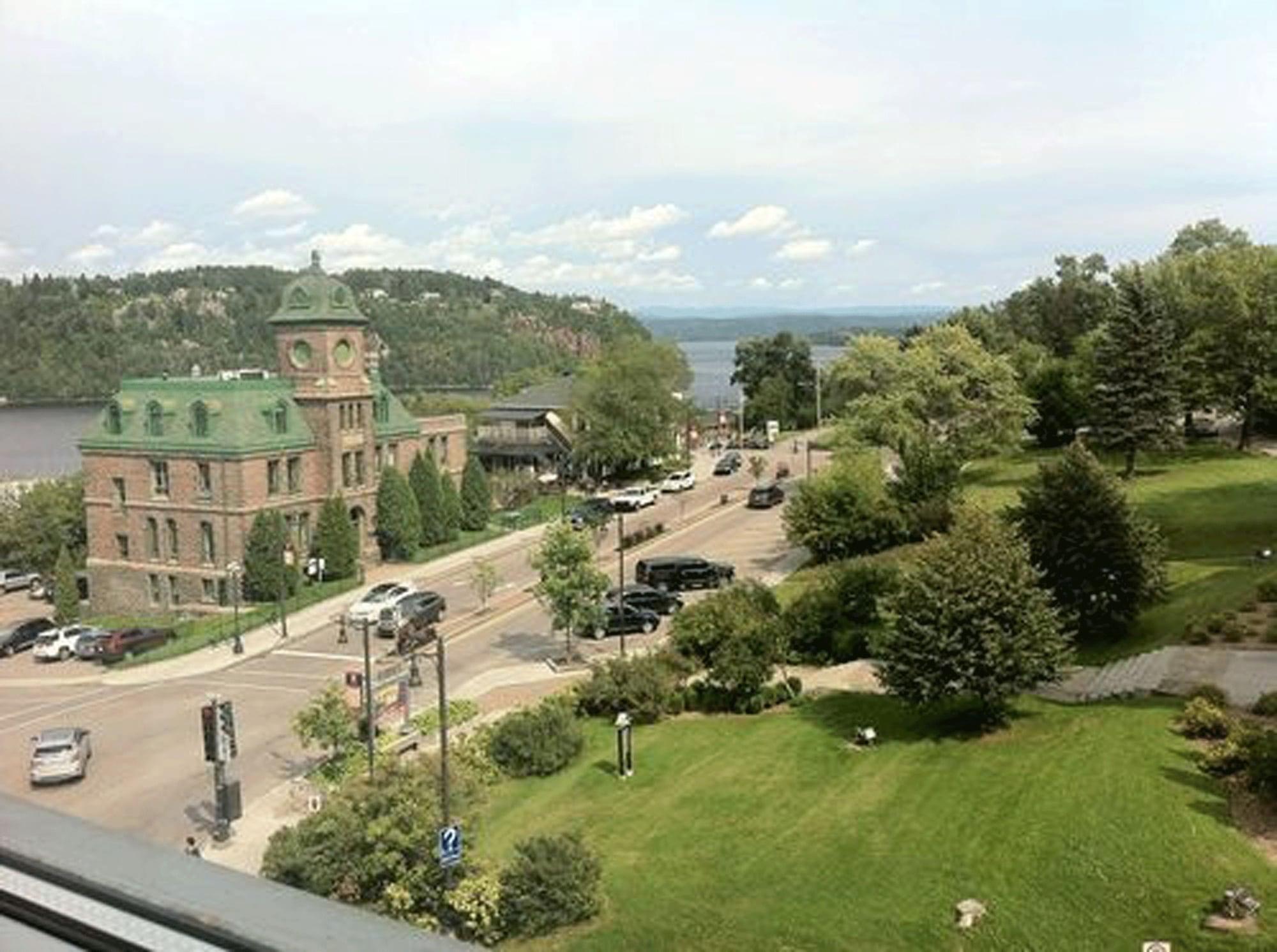 Hotel Chicoutimi, Affilie A Hyvi Saguenay Exterior foto